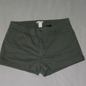 H&M Green Shorts 12